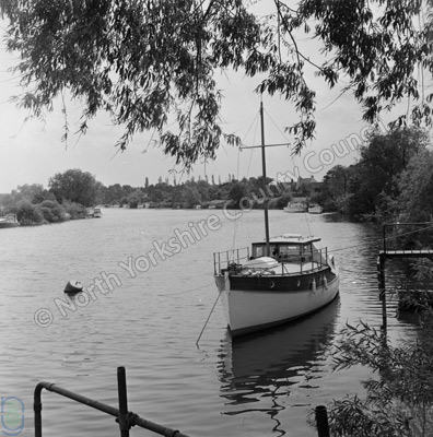 Sailing, River Ouse, Acaster Malbis